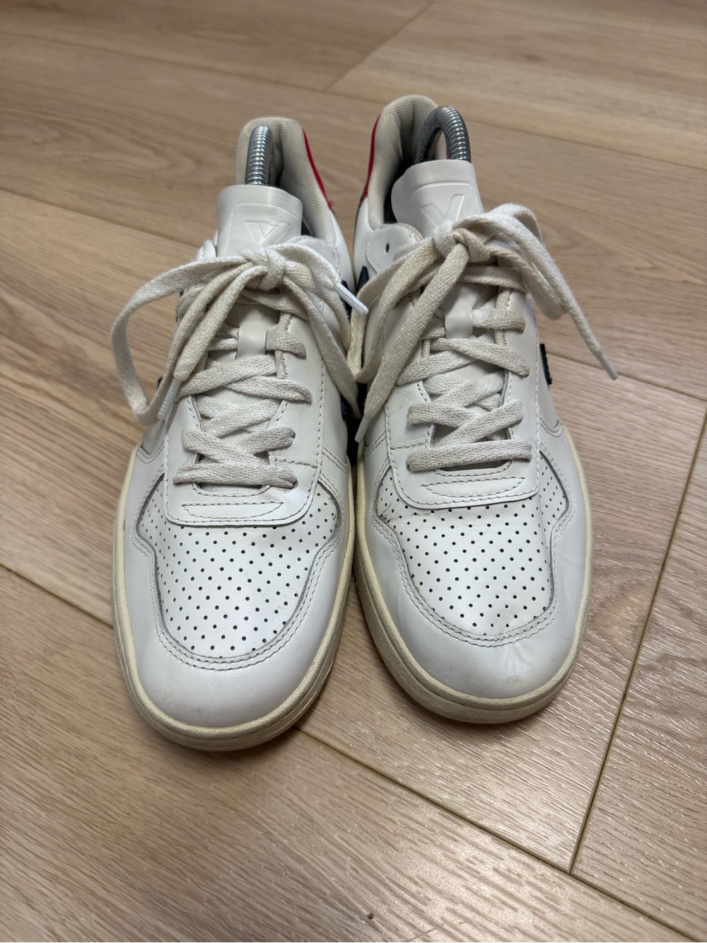 Veja V-10 sneakers in the White Nautico Pekin colorway Woman’s Size 8 - Picture 4 of 8